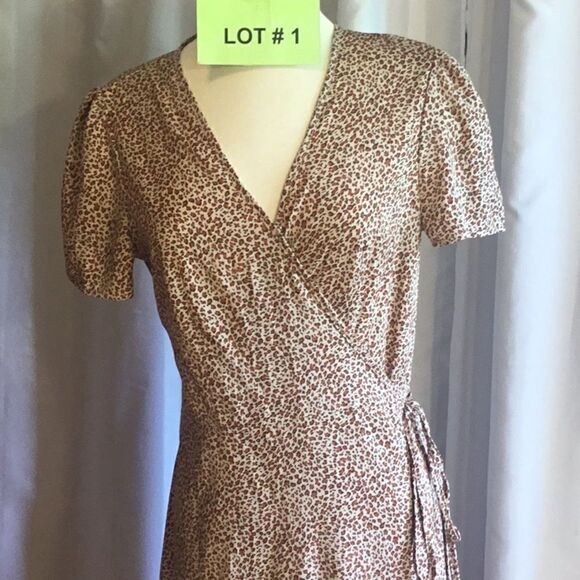 NWOT lightweight wrap style dress in size Med by PRETTY GARDEN - Picture 3 of 14